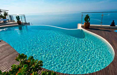 Piscine à Débordement Le Luxe à La Portée De Tous